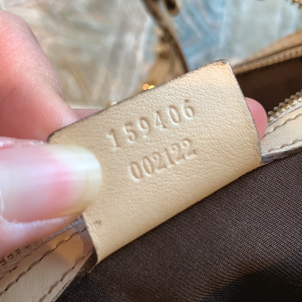 Gucci Hobo in tan cloth & Gucci embossing and cream leather and gold studs. - Picture 4 of 11